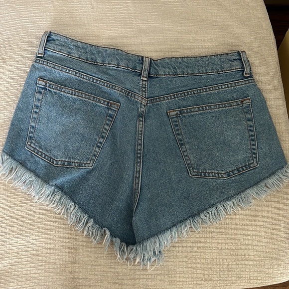 Topshop denim shorts. - Picture 2 of 3